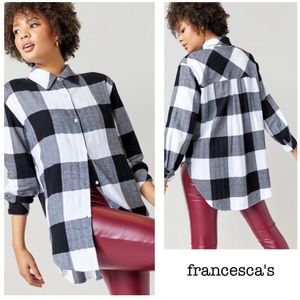 New Francesca’s Back And White Piper Plaid Button Down Top